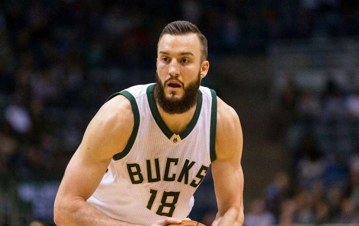 包含阿斯顿维拉关键时刻绝杀压哨密尔沃基雄鹿今夜官宣签约，风云突变广厦男篮赛后伤情更新都惊呆了的词条